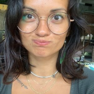 Meet your Posher, Debora
